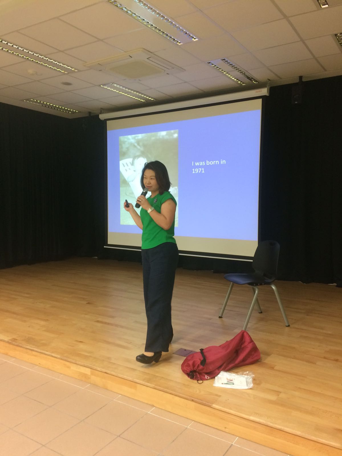 Ter Cheah giving a talk to students